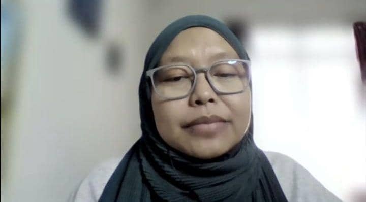 Tangkapan layar Nita Roshita, Project Coordinator Women In News for Indonesia dalam diskusi zoom meeting. (IDN Times/Rohmah Mustaurida)
