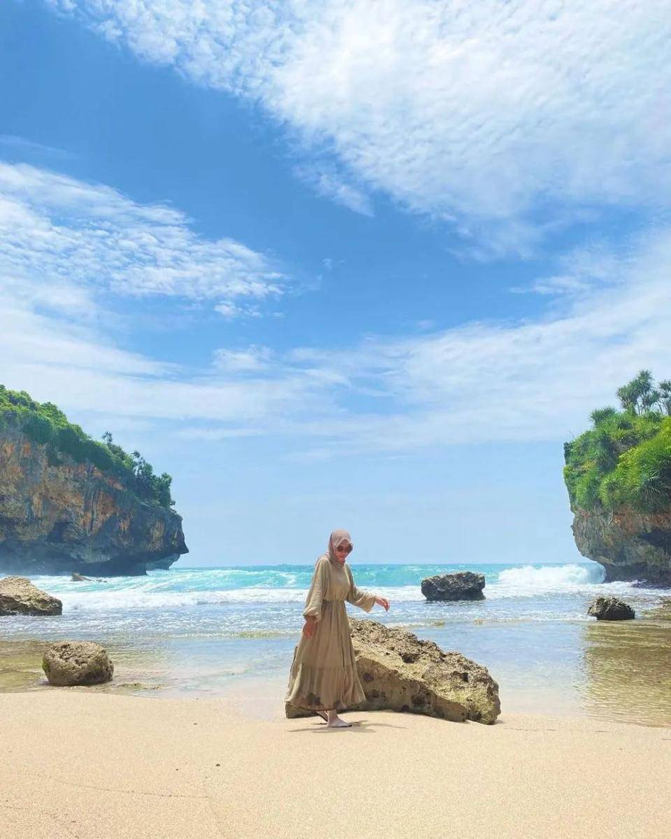 Pantai Peyuyon (instagram.com/anggikurniaaa)