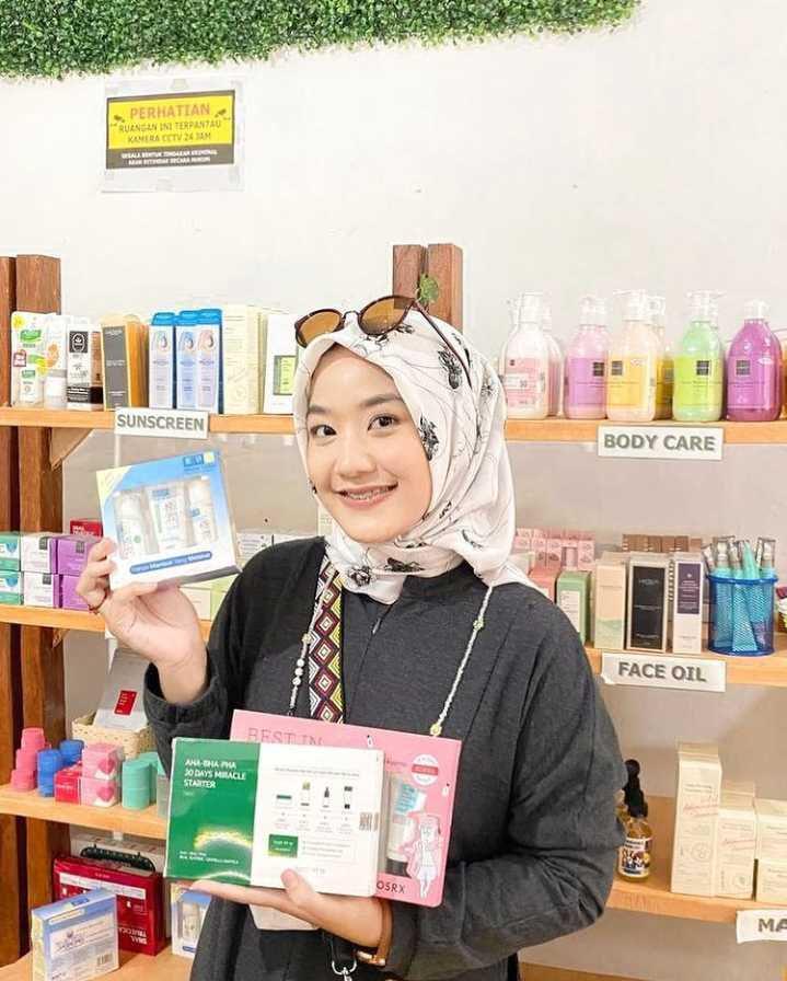 CF Beauty (instagram.com/vaniayoanda_)