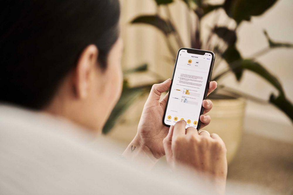 ilustrasi iPhone (unsplash.com/@docusign)