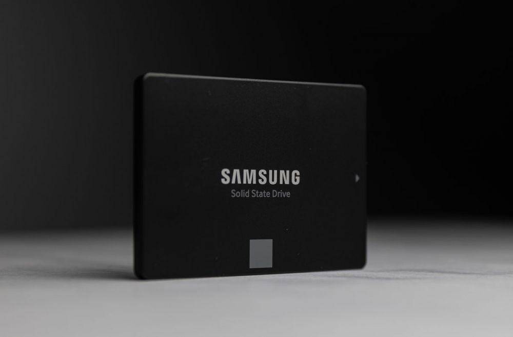 solid state drive (SSD) (pexels.com/Keifer Costa)