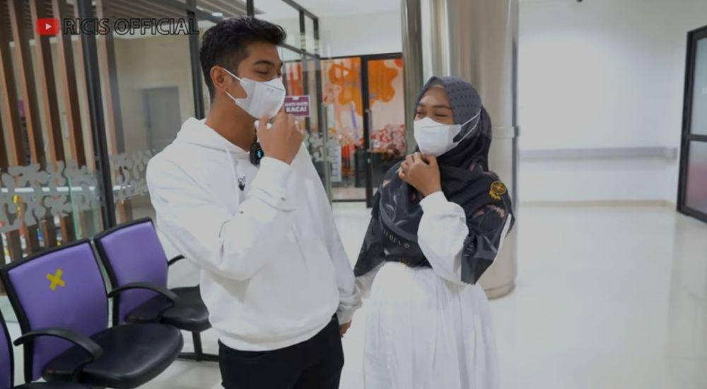 Ria Ricis periksa kandungan. (youtube.com/Ricis Official)