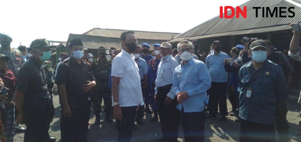 Pasca Diterjang Ombak, Sri Sultan Tawarkan Penataan Pantai Depok