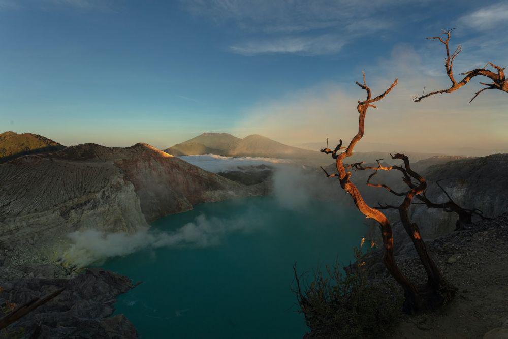 Gunung Ijen (unsplash.com/Khamkéo Vilaysing)