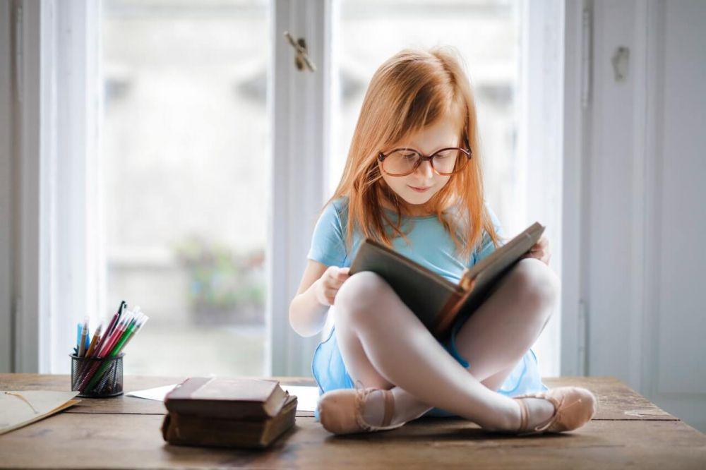ilustrasi anak baca buku (pexels.com/Andrea Piacquadio)