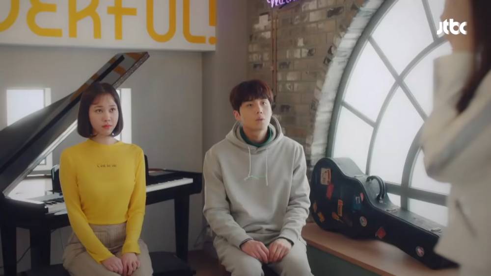Kim Ye Won dan Kim Seon Ho di drama Welcome to Waikiki 2 (youtube.com/JTBC Drama)