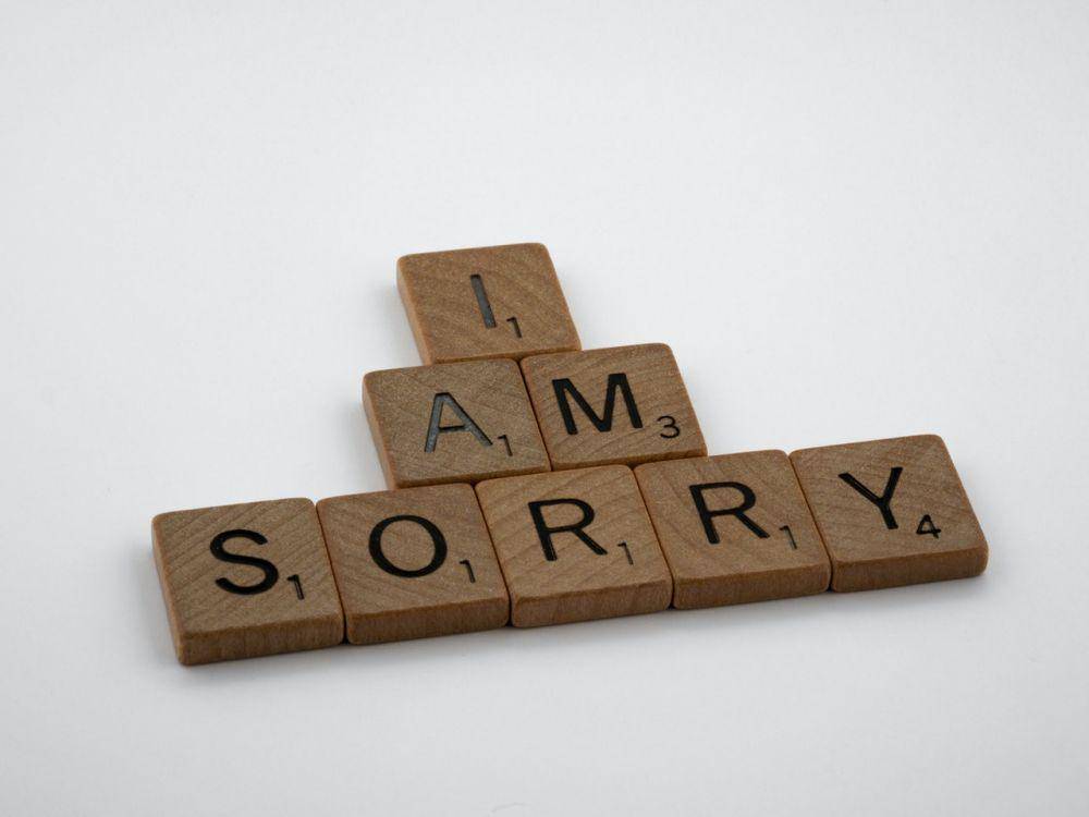 tulisan "i am sorry" (pexels.com/Brett Jordan)
