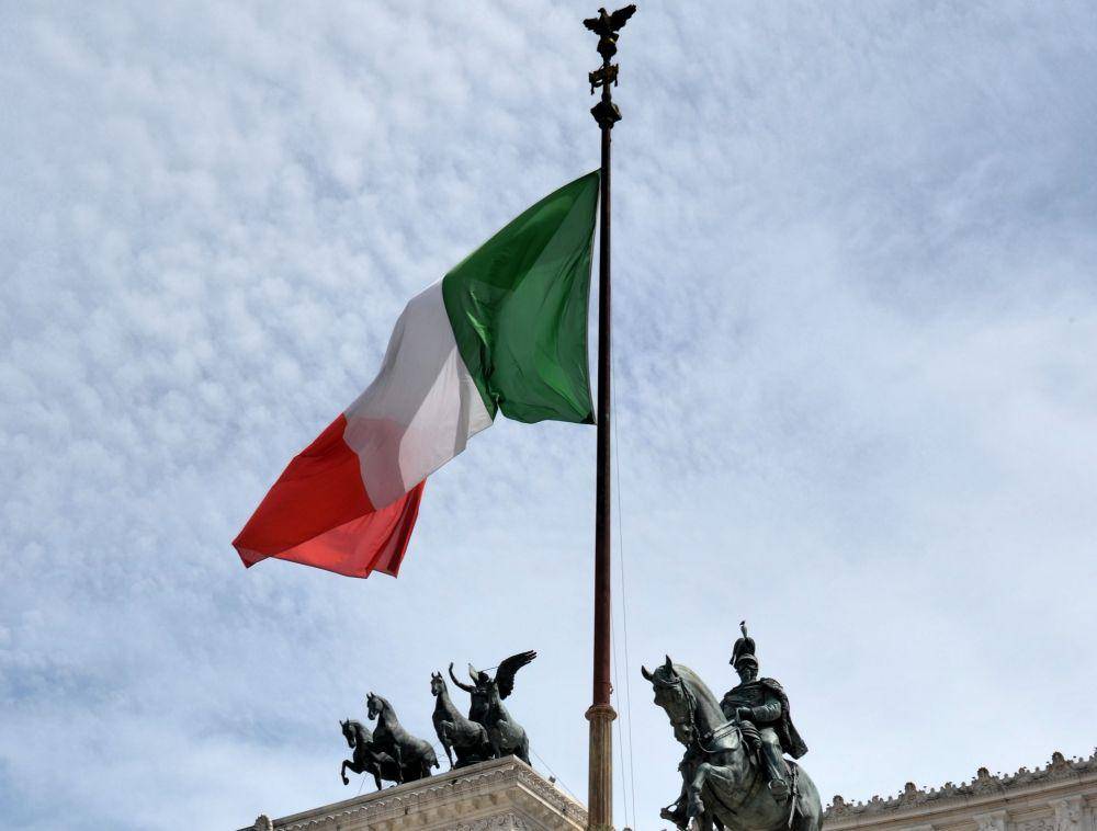 Bendera Italia di Roma (pexels.com/@davide-cacciatori-2066790)