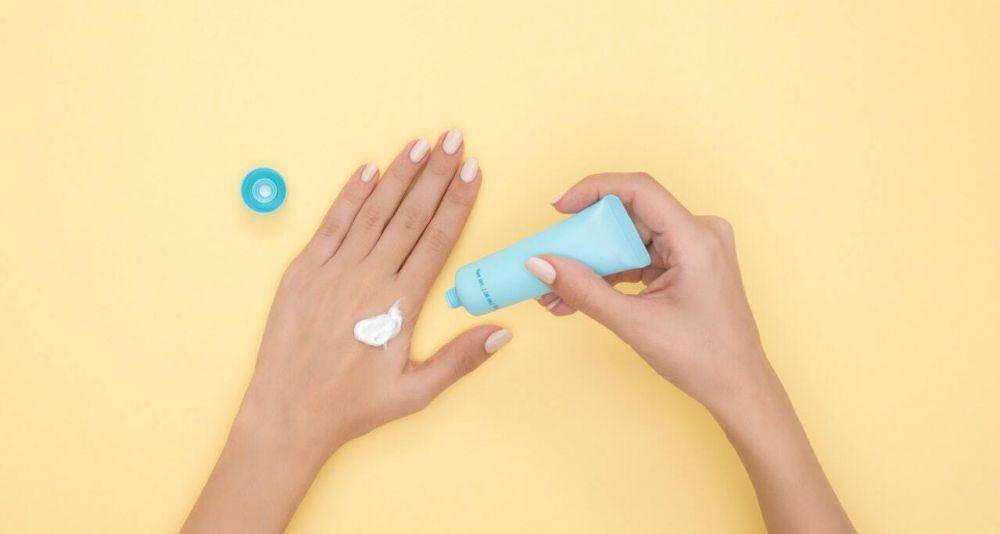 ilustrasi body lotion dengan sensasi pisang (pexels.com/Moose Photos)