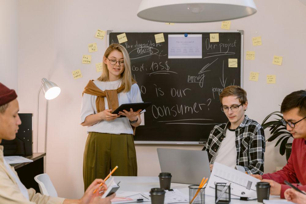 ilustrasi suasana kantor (Pexels.com/ Tima Miroshnichenko)