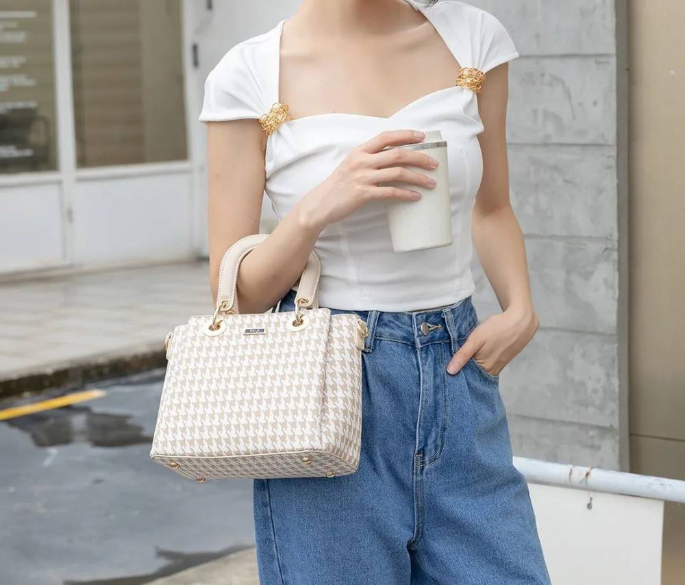 en-ji hanri handbag cream (instagram.com/enji.id)