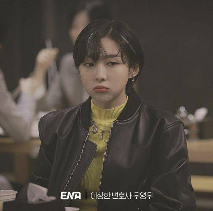 Joo Hyun Young di Extraordinary Attorney Woo (instagram.com/channel.ena.d)