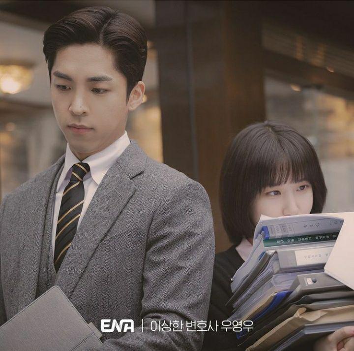 Joo Jong Hyuk dan Park Eun Bin di Extraordinary Attorney Woo (instagram.com/channel.ena.d)