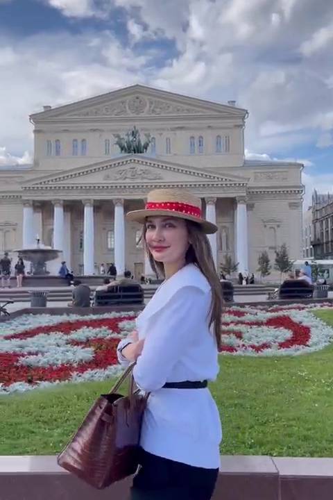 Luna Maya di Moscow (Instagram.com/lunamaya)
