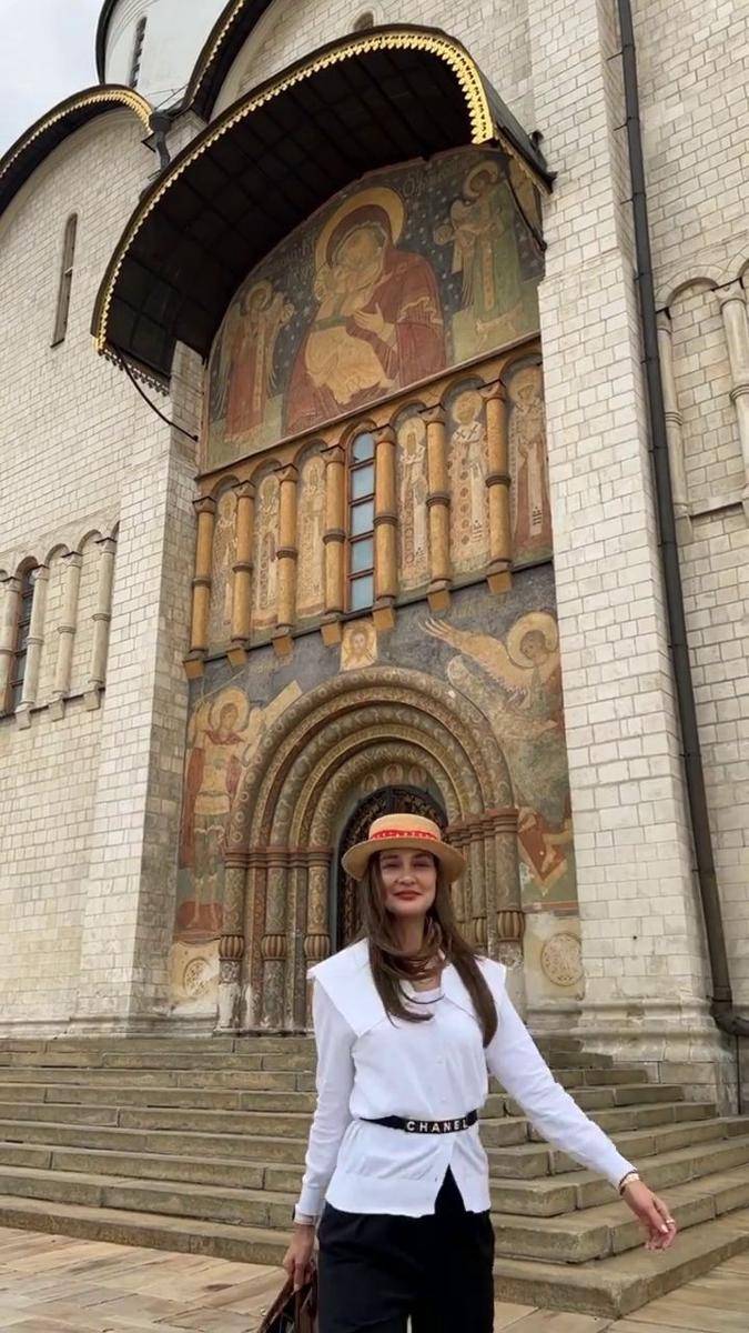 Luna Maya di Moscow (Instagram.com/lunamaya)
