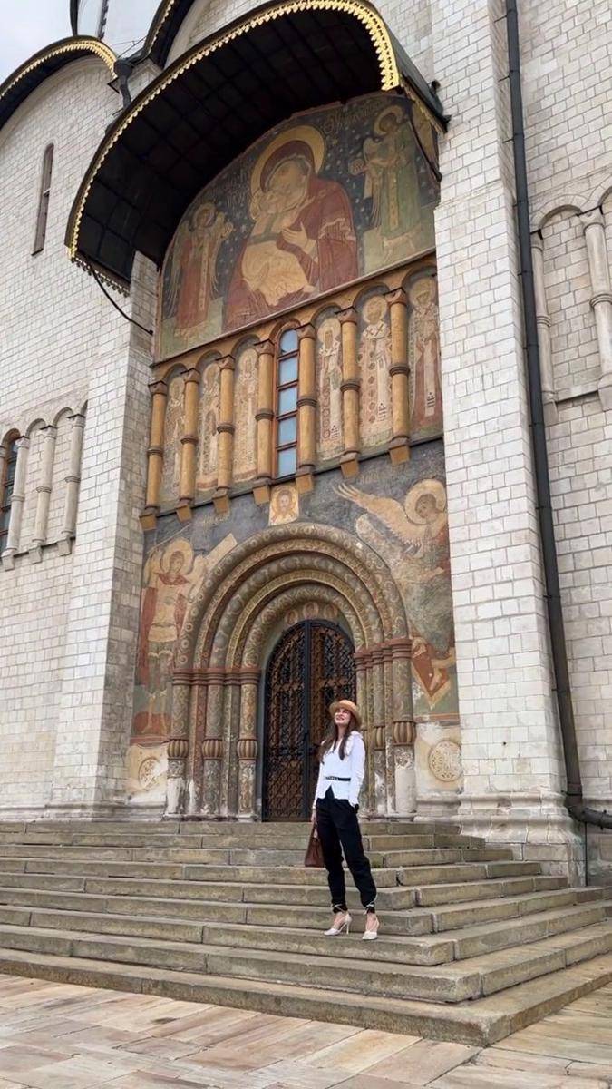 Luna Maya di Moscow (Instagram.com/lunamaya)