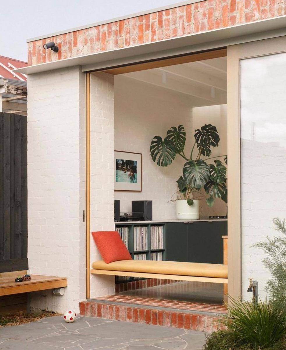 dudukan jendela (instagram.com/thedesignfiles)