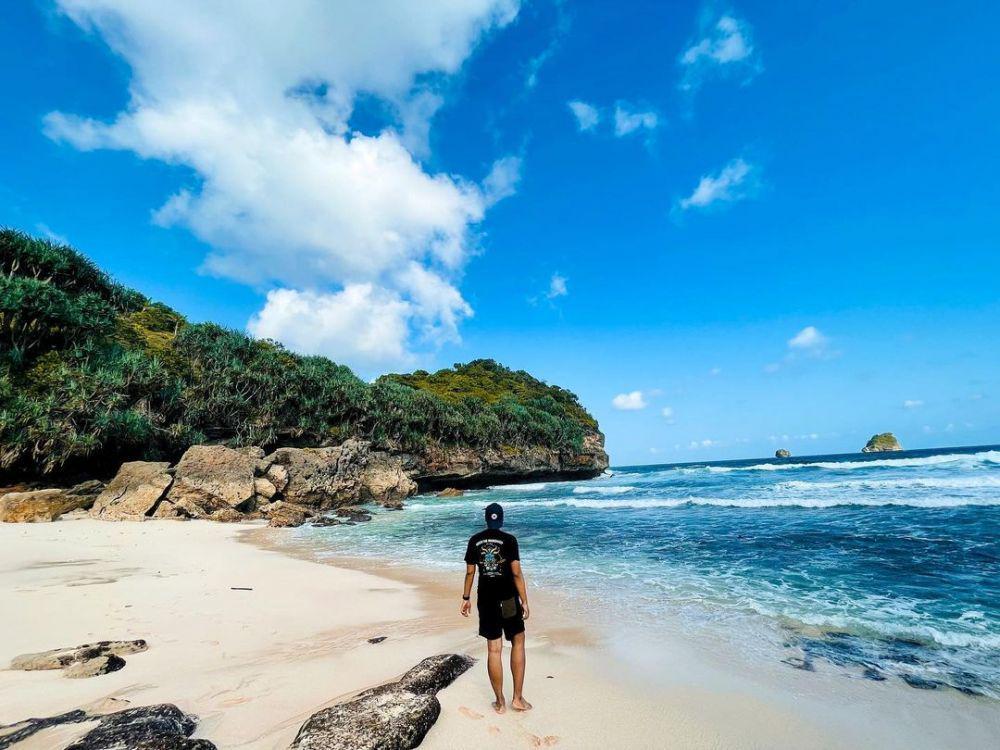 Pantai Kajaran (instagram.com/nikijkk)
