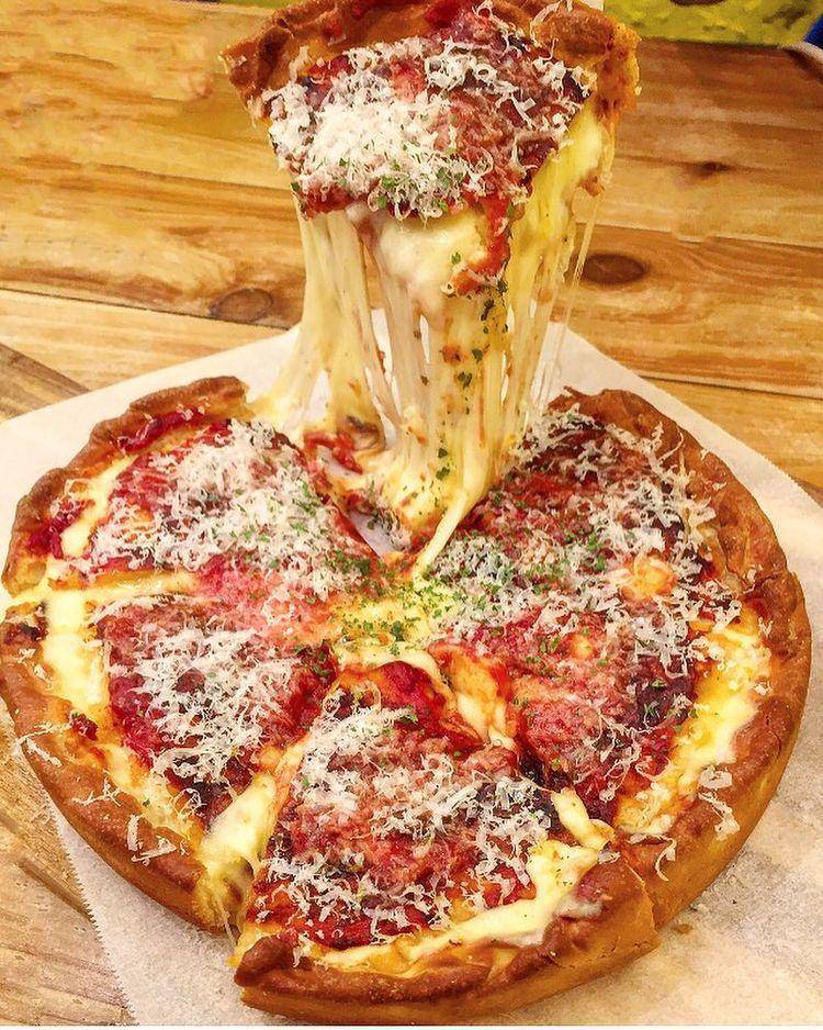 Chicago pizza (instagram.com/joann_foodology)