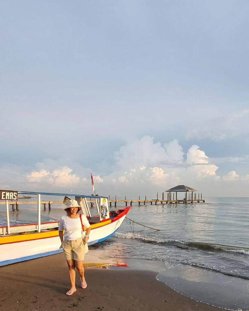 Pantai Alam Indah, Kabupaten Tegal (instagram.com/ernirizaluddin)