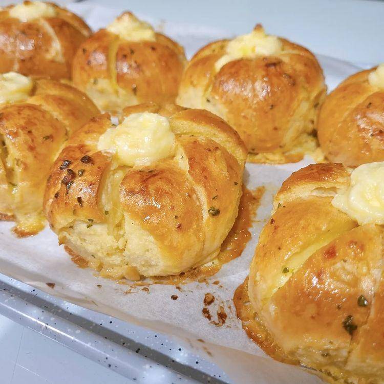 cream cheese bread (instagram.com/anna_life_diary)