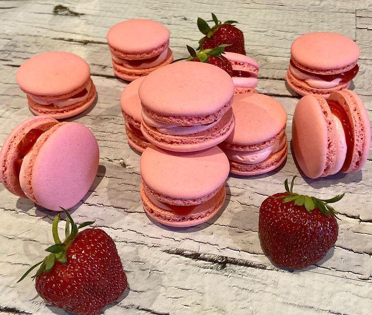 strawberry macaron (instagram.com/stjacobsmarket)