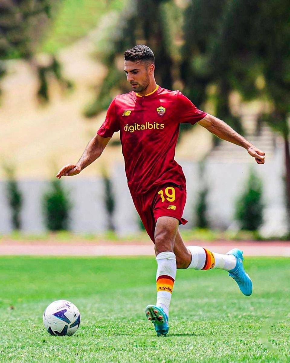 Zeki Celik saat berseragam AS Roma. (instagram.com/zekicelik17)