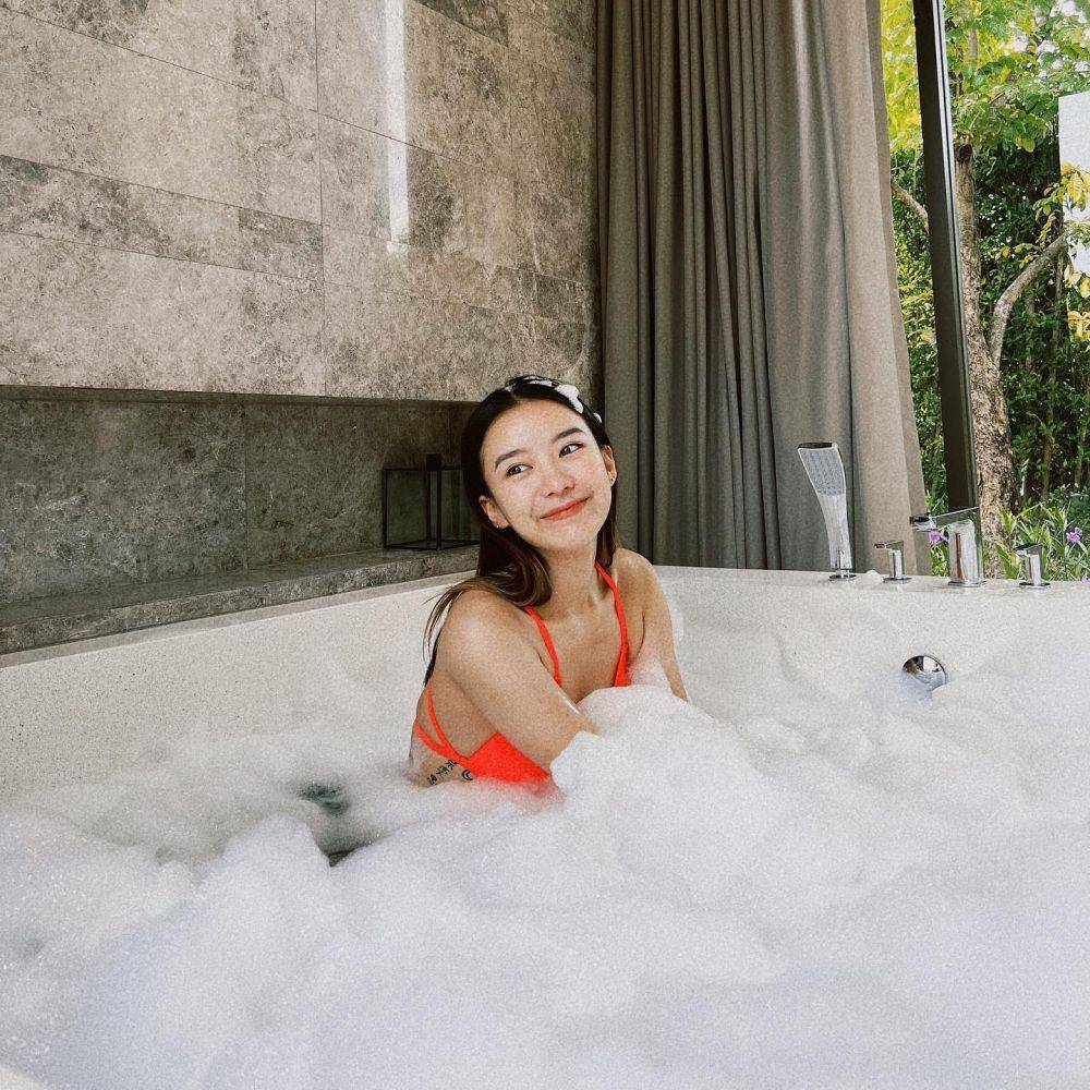 Pearwah Nichaphat (instagram.com/nichaphatc)