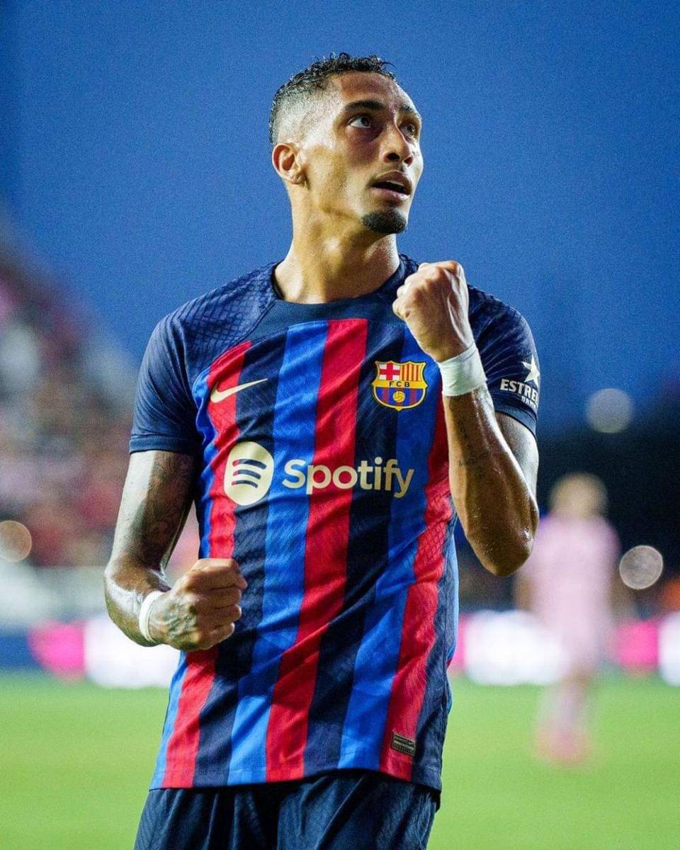 Raphinha saat membela Barcelona. (instagram.com/raphinha)