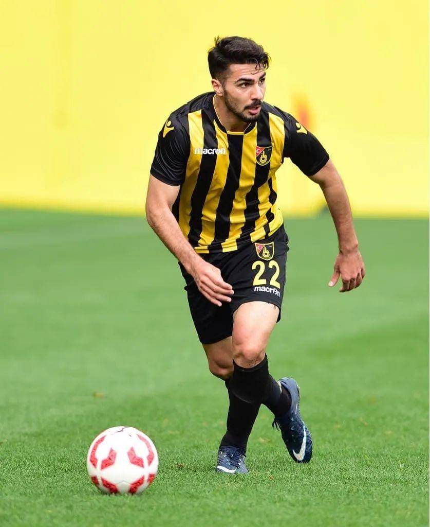 Zeki Celik saat membela Istanbulspor. (instagram.com/zekicelik17)