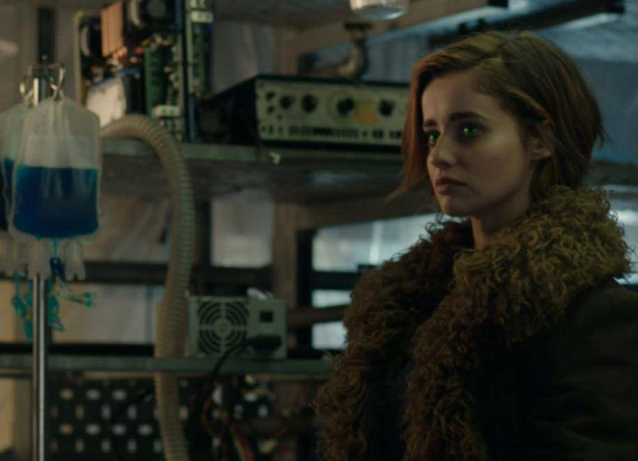 Holly Earl sebagai Agnes dalam serial Humans (dok. AMC Studios/Humans)
