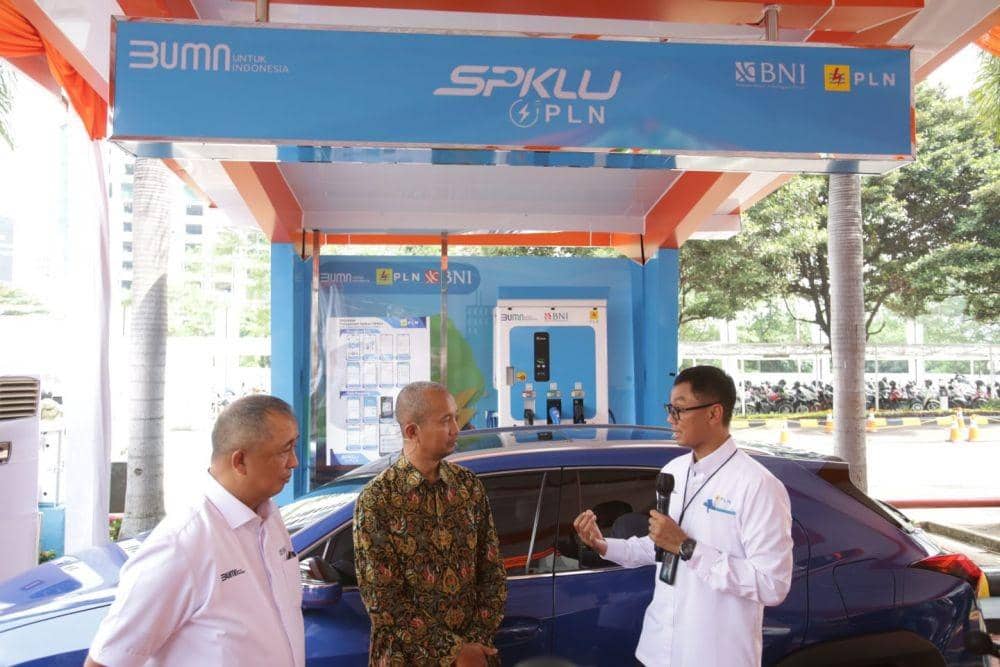 Fitra Eri menghadiri peresmian pengoperasian dua Stasiun Pengisian Kendaraan Listrik Umum (SPKLU) di Kantor Pusat BNI, Gedung Graha BNI dan Menara BNI Pejompongan, Selasa, (19/7/2022). (Dok. PLN)