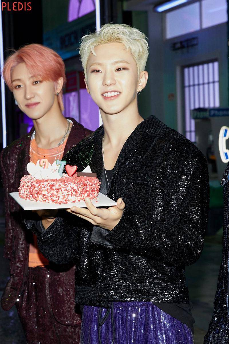 Hoshi SEVENTEEN di balik layar pembuatan MV _WORLD (post.naver.com/플레디스엔터테인먼트)