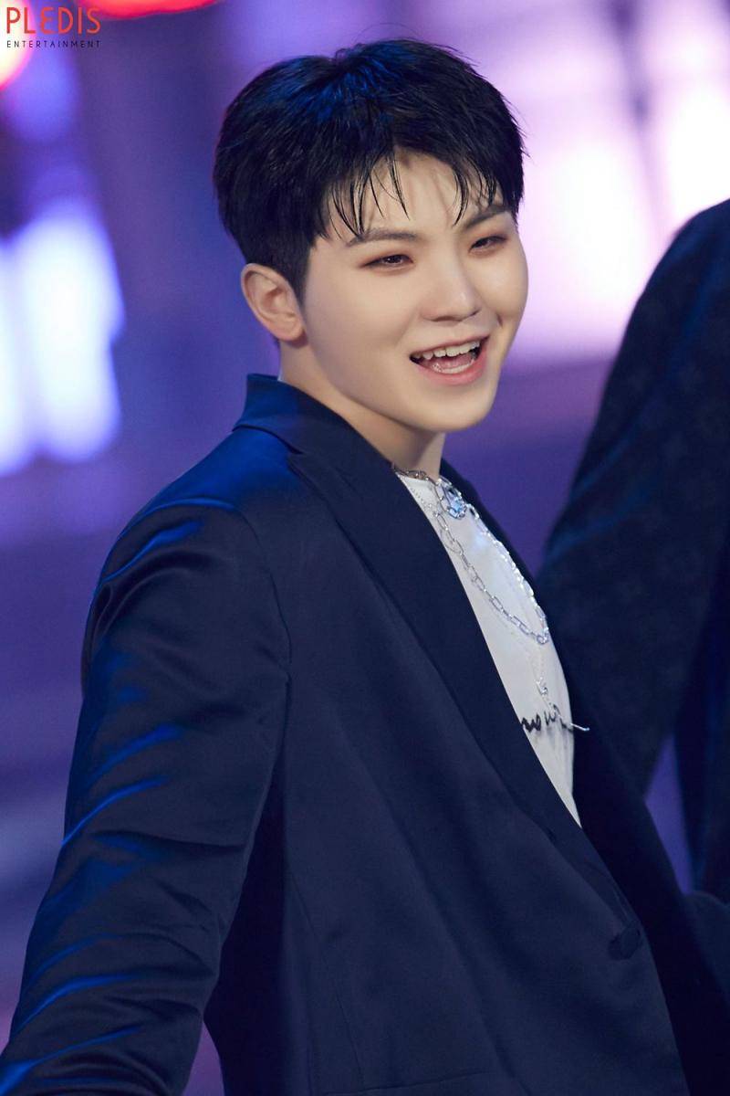 Woozi SEVENTEEN di balik layar pembuatan MV _WORLD (post.naver.com/플레디스엔터테인먼트)