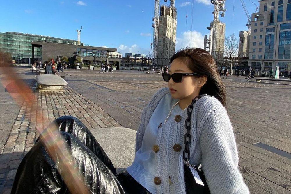 9 Inspirasi Outfit Jennie Blackpink, Jadi Cewek Bumi Nih