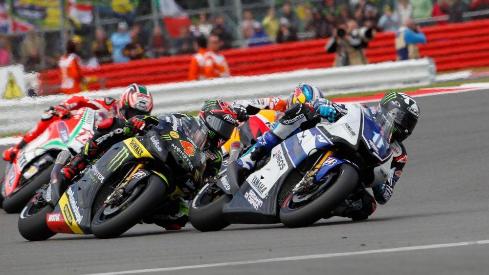 Ben Spies (depan) beraksi di lintasan MotoGP. (motogp.com)
