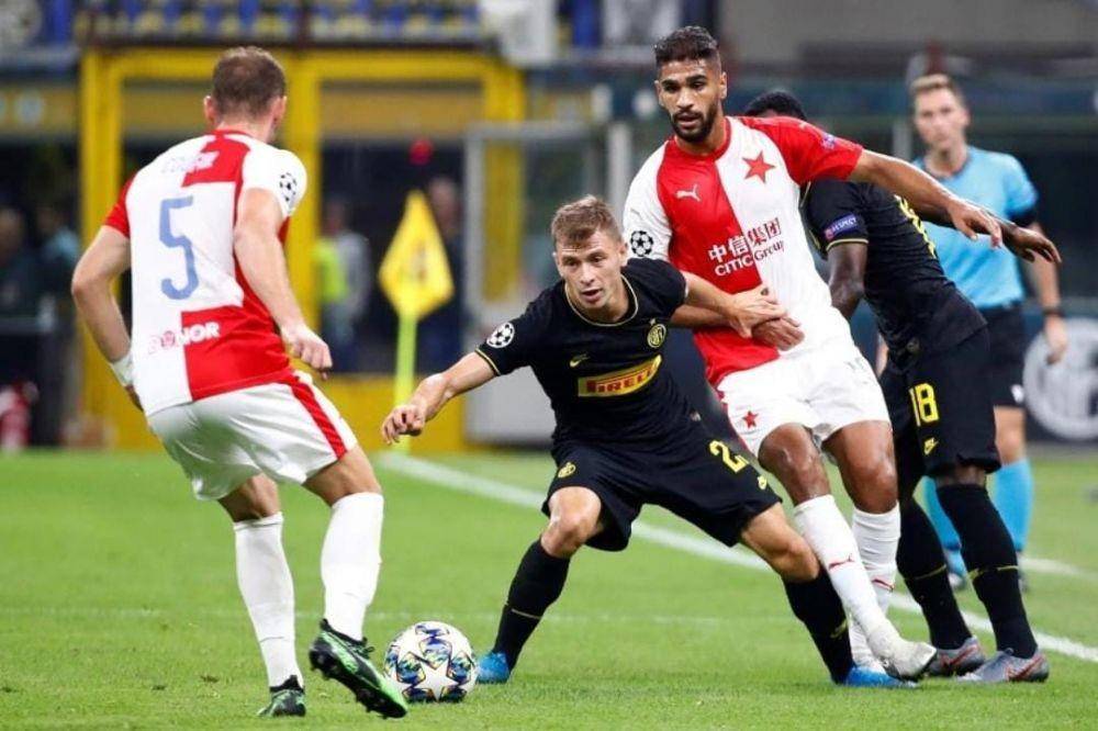 Potret pemain baru Persija, Abdulla Yusuf Helal bersama Slavia Praha. (Instagram/@abdulla_yusuf_)