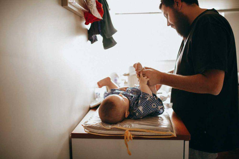 ilustrasi merawat anak (pexels.com/Helena Lopes)