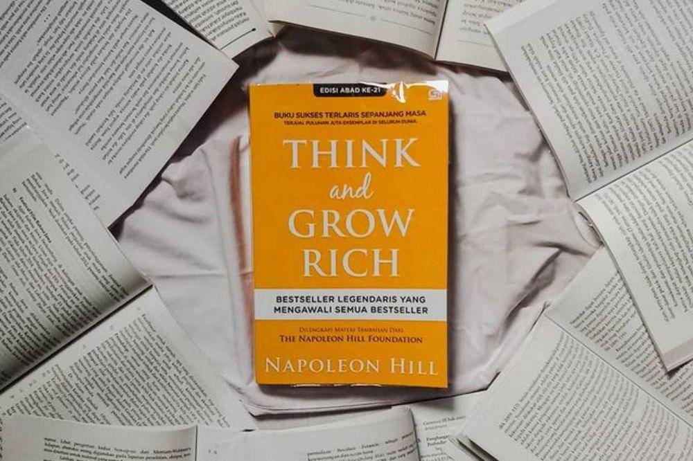 buku think and grow rich (instagram.com/amir_hakk)