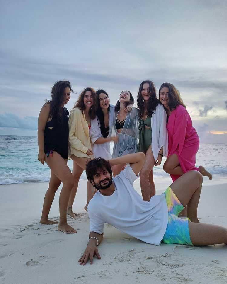 Katrina Kaif dan sahabat (instagram.com/katrinakaif)