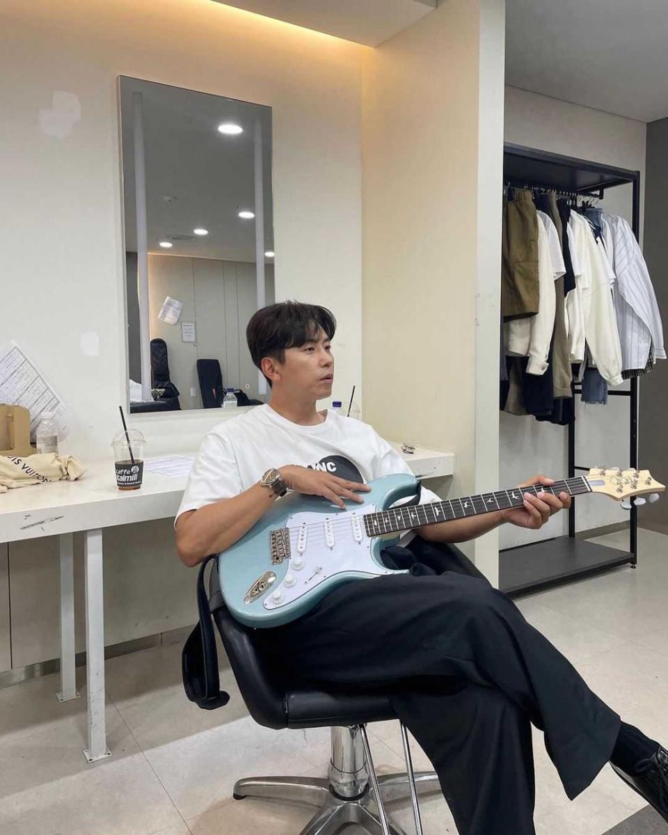 Lee Won Seok Daybreak (instagram.com/balgoon)