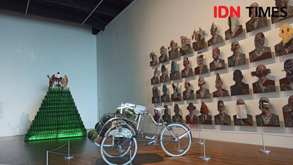 Pameran tunggal Agus Suwage di Museum MACAN, Jakarta. (IDN Times/Kamila Sayara Avicena)