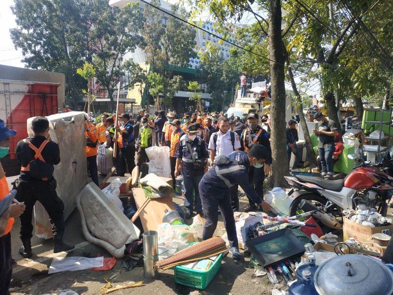 Amankan Aset di Bandung, Petugas PT KAI Mendapat Perlawanan Warga
