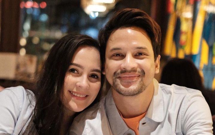 9 Potret Mesra Lucky Perdana dan Istri, Punya 2 Anak, nih!