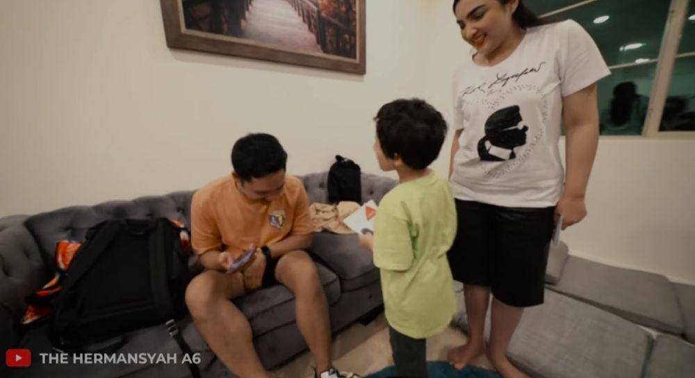 Azriel Hermansyah dapat kado (youtube.com/The Hermansyah A6)