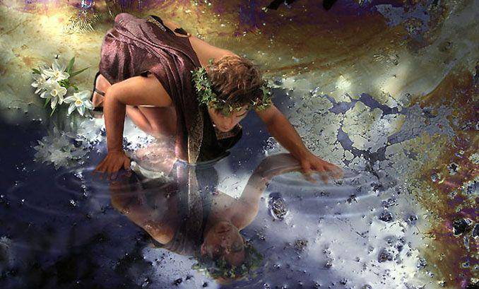 legenda yunani kuno narcissus seorang pria tampan yang terpesona dengan bayangannya sendiri (dailysia.com)