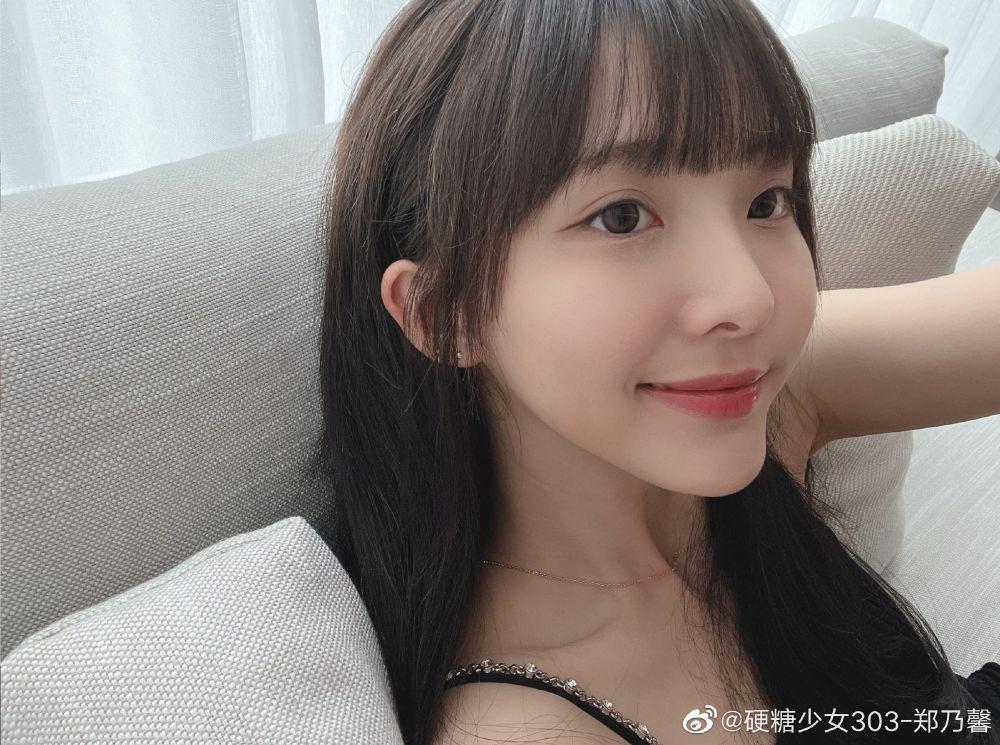 Nene (weibo.com/ 硬糖少女303-郑乃馨)