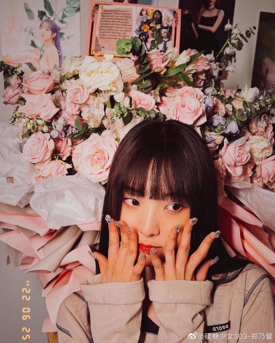 Nene (weibo.com/ 硬糖少女303-郑乃馨)