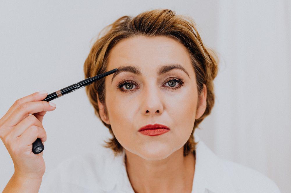 6 Rekomendasi Eyebrow Pencil Lokal untuk Kamu yang Ingin Alis Natural