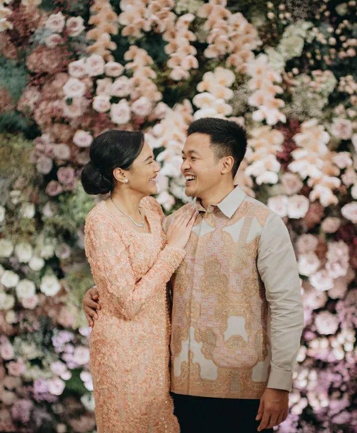 Potret Putri Tanjung saat berkebaya. Instagram.com/putri_tanjung